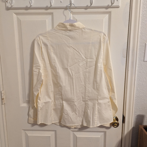 3/$15 ST. John's Bay Women's Long Sleeve Button Up Shirt - Picture 5 of 9